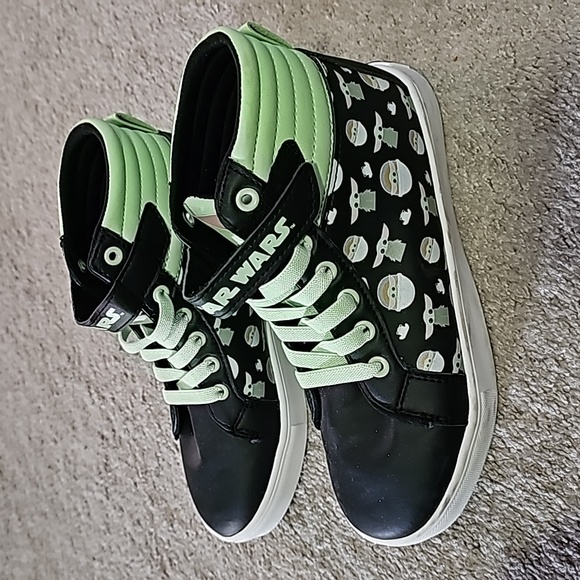 Star Wars Baby Yoda Sneakers - Picture 2 of 6
